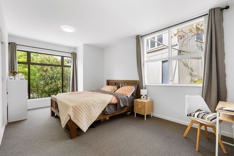 Photo of property in 33 Easther Crescent, Kew, Dunedin, 9012