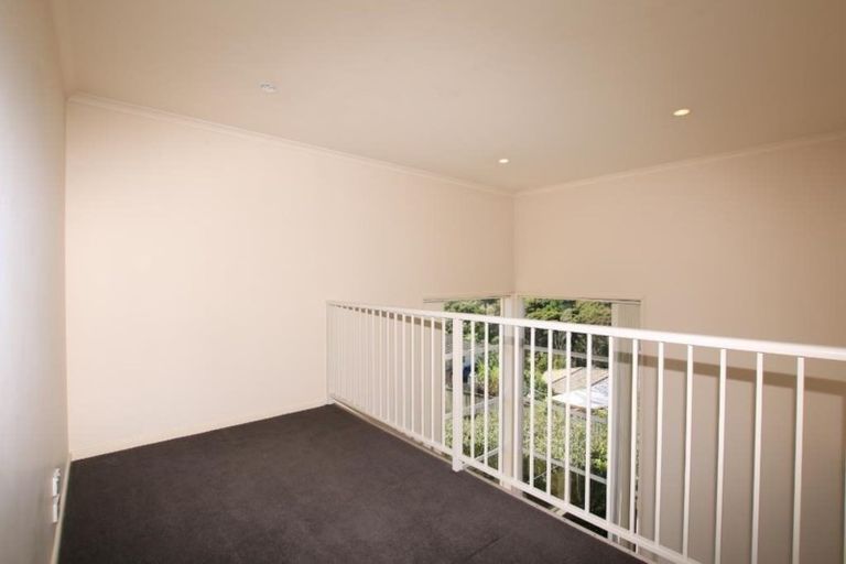 Photo of property in 74 George Deane Place, Greenhithe, Auckland, 0632