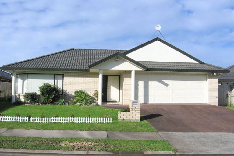 Photo of property in 3 Magee Place, East Tamaki Heights, Auckland, 2016