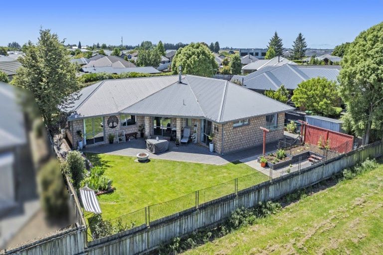 Photo of property in 18 Stanwood Grove, Darfield, 7510