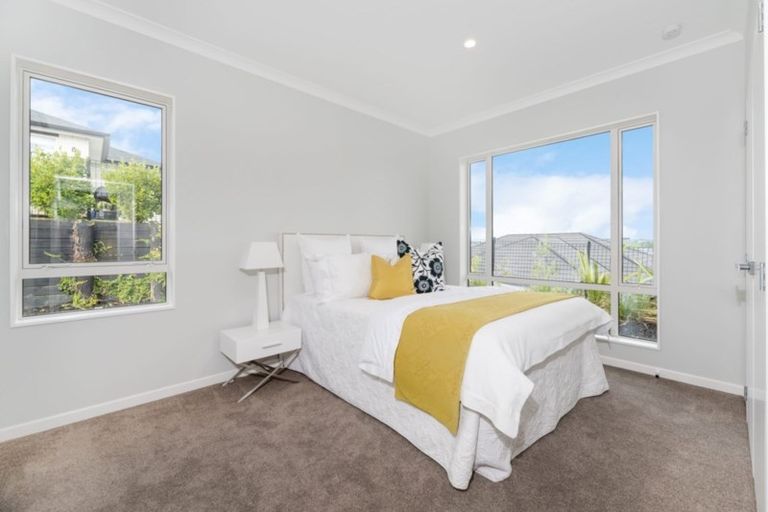 Photo of property in 17 Boocock Crescent, Orewa, 0931