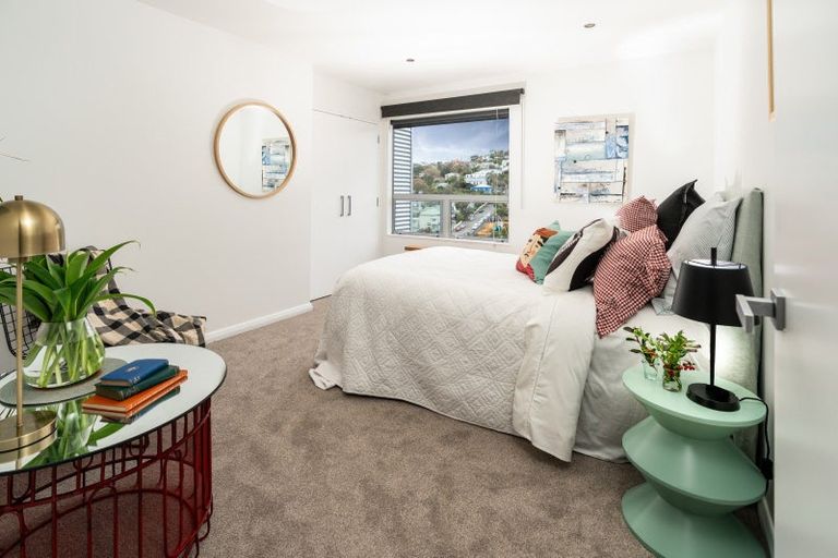 Photo of property in 21 Kopiko Way, Brooklyn, Wellington, 6021