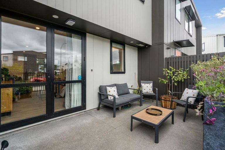 Photo of property in 31 Cessna Crescent, Mangere, Auckland, 2022