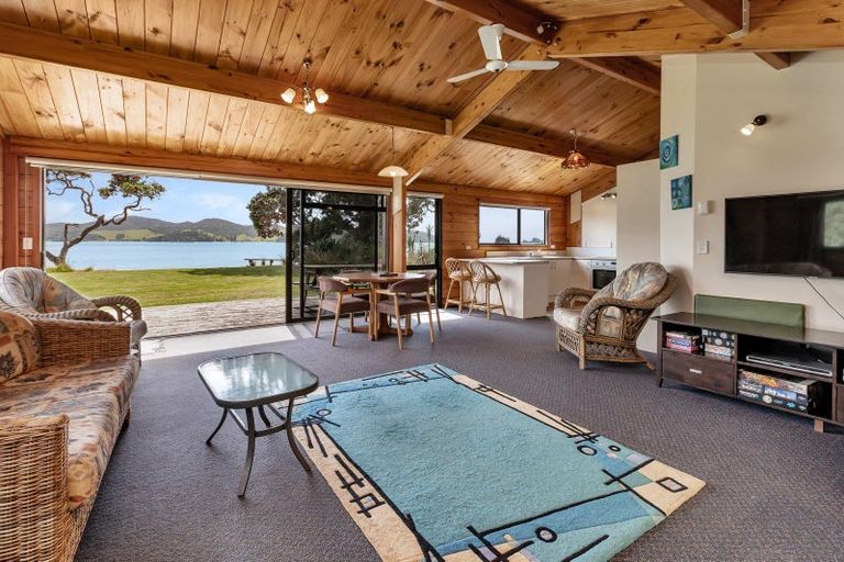 Photo of property in 121 Ohawini Road, Oakura, Hikurangi, 0184