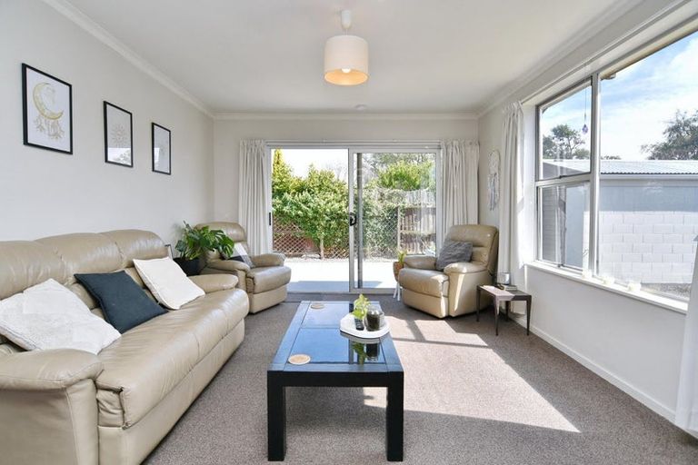 Photo of property in 2/90 Queenspark Drive, Parklands, Christchurch, 8083