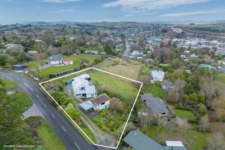Photo of property in 33 Abbotsford Road, Waipawa, 4210