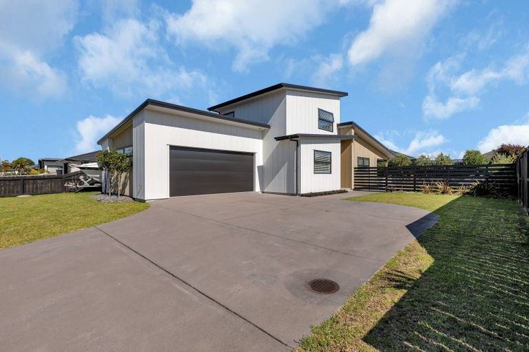 Photo of property in 11 Olney Court, One Tree Point, 0118