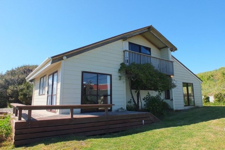 Photo of property in 10 Trafalgar Street, Foxton Beach, Foxton, 4815