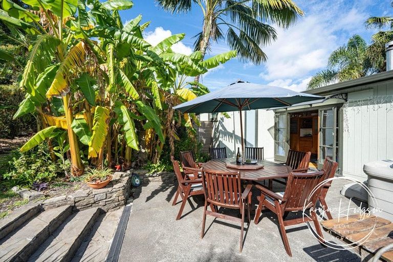 Photo of property in 10 Regent Street, Whakapirau, Maungaturoto, 0583