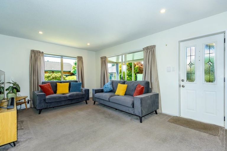 Photo of property in 7b Ronald George Place, Parklands, Christchurch, 8083