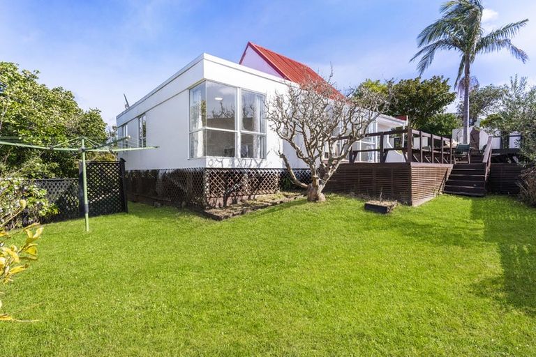 Photo of property in 22 Cairnbrae Court, Northcross, Auckland, 0632