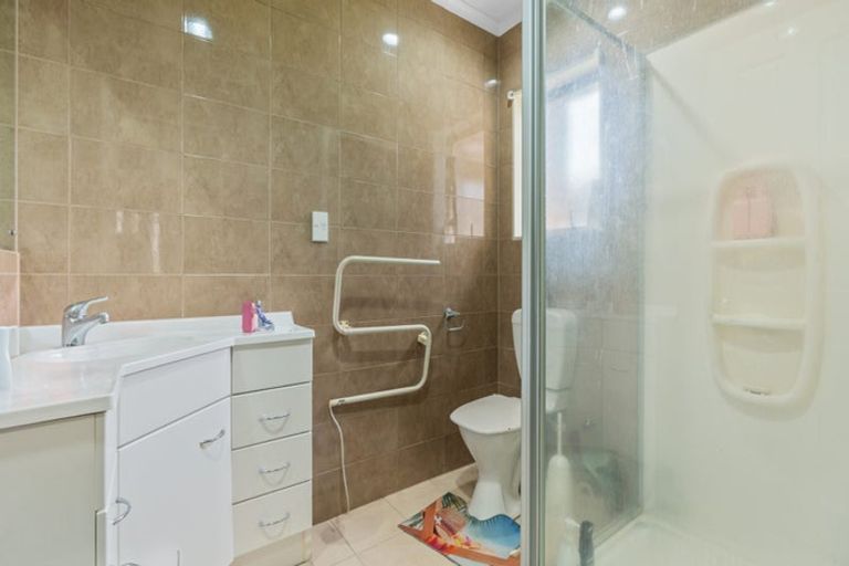 Photo of property in 42 Peninsula Road, Mangere, Auckland, 2022