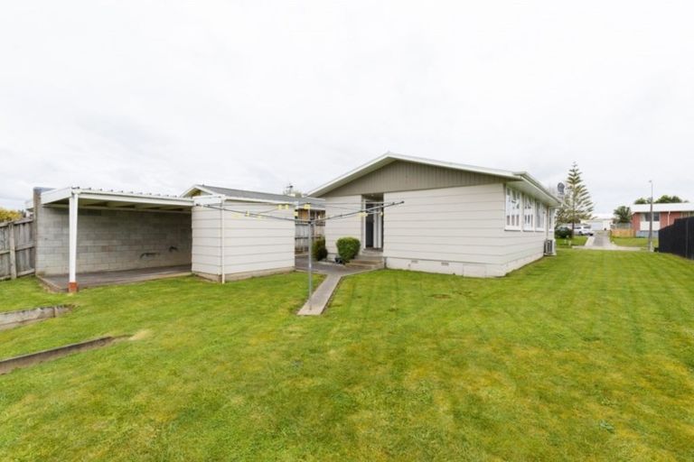 Photo of property in 19 Fergusson Street, Marton, 4710