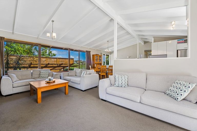 Photo of property in 1/529 Beach Road, Murrays Bay, Auckland, 0630