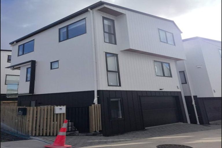 Photo of property in 14a Elcoat Avenue, Te Atatu South, Auckland, 0610