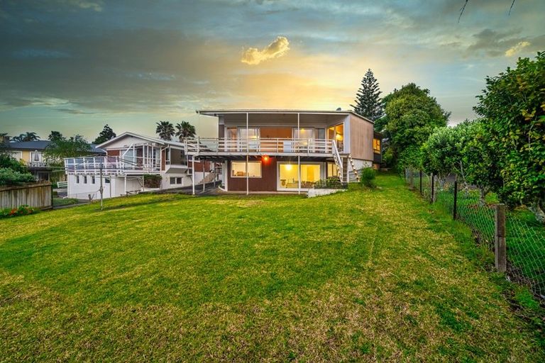 Photo of property in 105 Bradbury Road, Botany Downs, Auckland, 2010