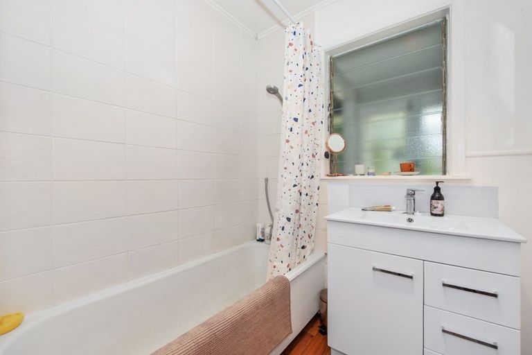 Photo of property in 12 Mcnicol Street, Fairfield, Hamilton, 3214