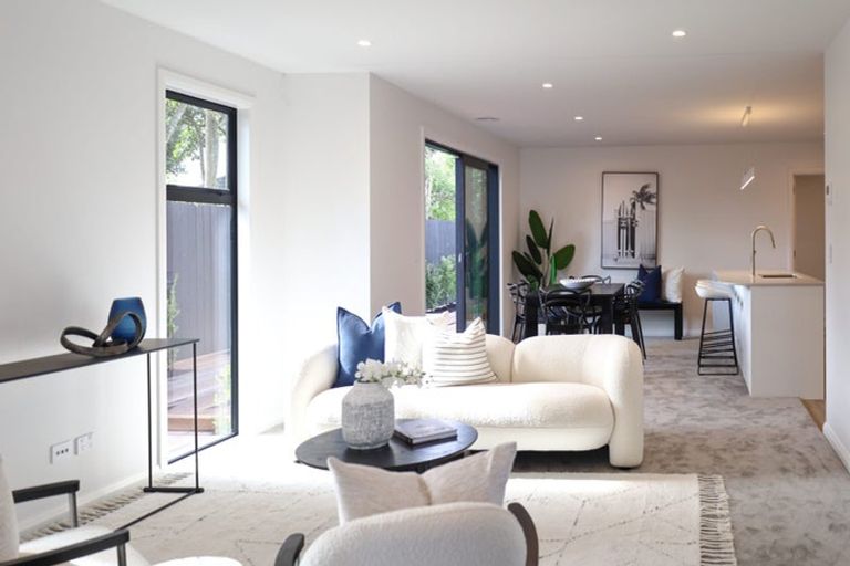 Photo of property in 9 Samuel Place, Terrace End, Palmerston North, 4410