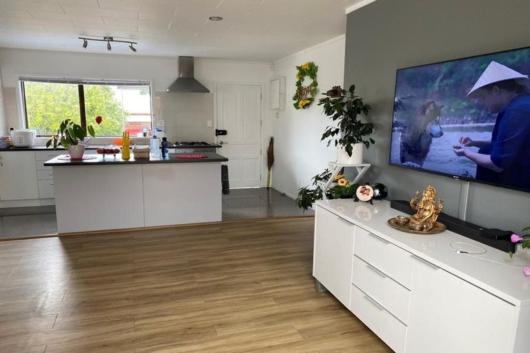 Photo of property in 2/35 Russell Road, Manurewa, Auckland, 2102