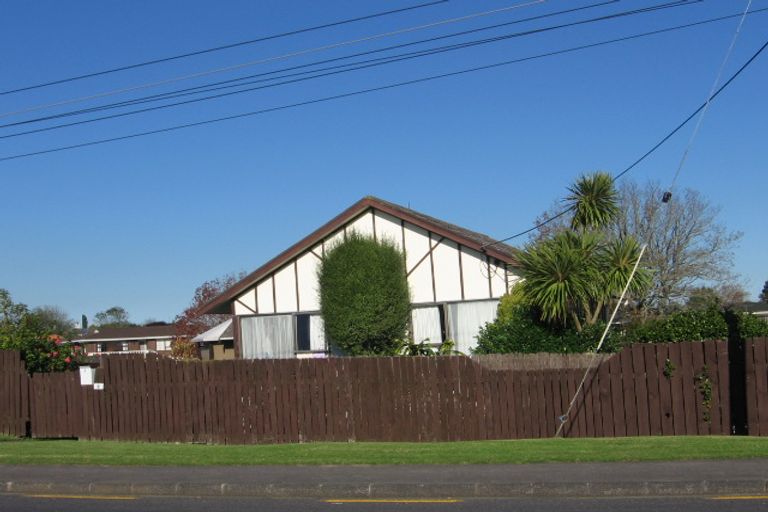 Photo of property in 2 School Road, Te Atatu South, Auckland, 0610