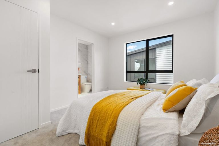 Photo of property in 4e Unsworth Drive, Unsworth Heights, Auckland, 0632