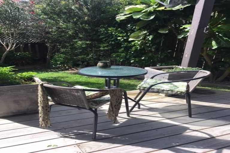 Photo of property in 2/26 Ridge Road, Waiake, Auckland, 0630