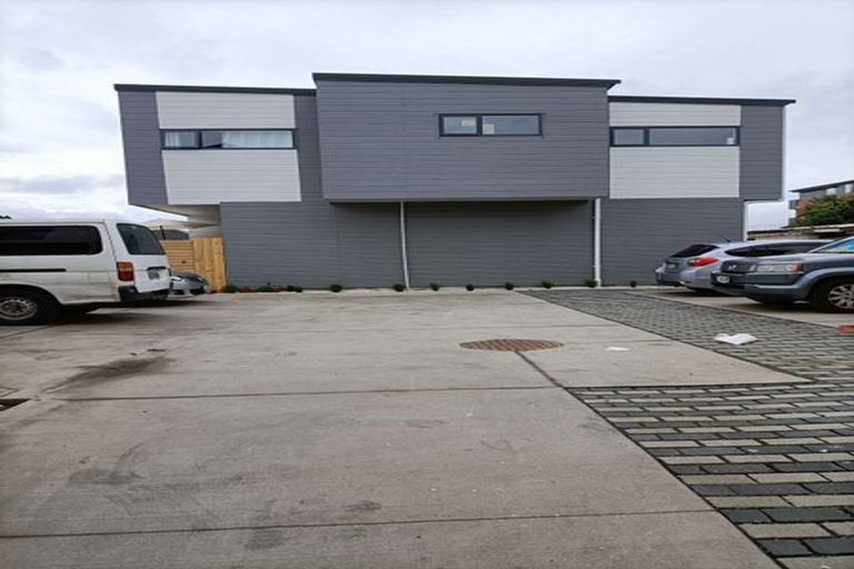 Photo of property in 13d Serjeant Street, Henderson, Auckland, 0612