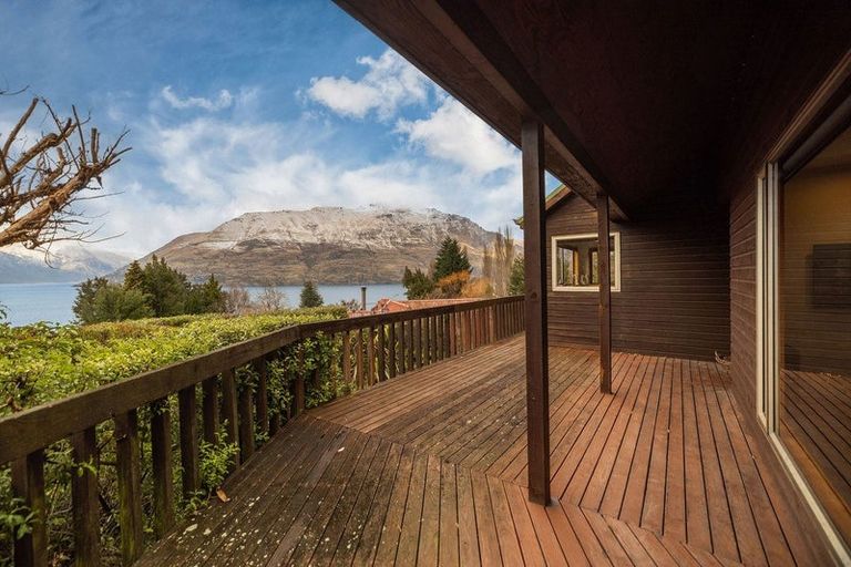 Photo of property in 4 Moss Lane, Sunshine Bay, Queenstown, 9300