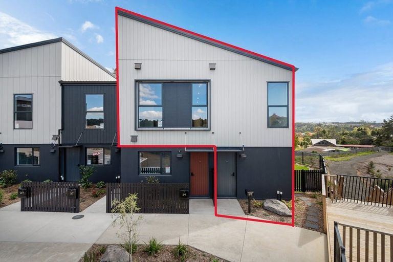 Photo of property in 8/7 Parapara Place, Albany, 0632