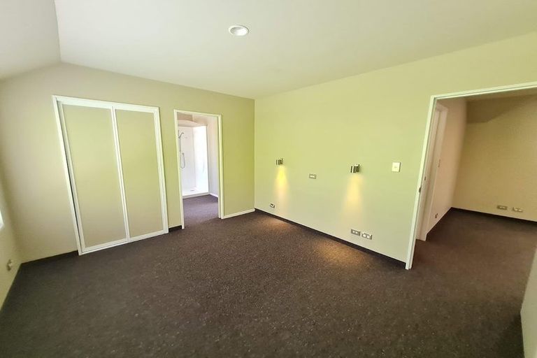 Photo of property in 4 Regalwood Close, Parklands, Christchurch, 8083