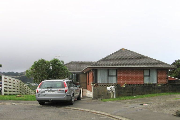 Photo of property in 20 Loasby Crescent, Newlands, Wellington, 6037