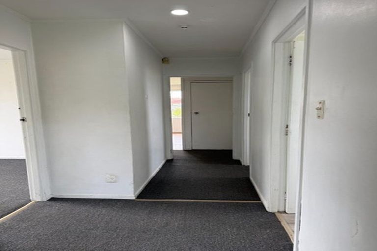 Photo of property in 402 Roscommon Road, Clendon Park, Auckland, 2103