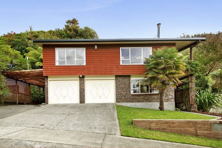 Photo of property in 24 Westhaven Drive, Tawa, Wellington, 5028