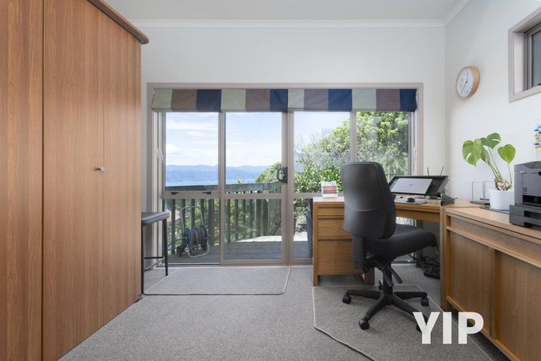 Photo of property in 14 Dress Circle, Newlands, Wellington, 6037
