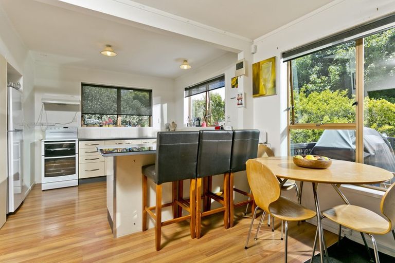 Photo of property in 2/325 Glenfield Road, Glenfield, Auckland, 0629