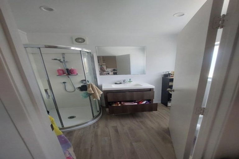 Photo of property in 9 Maybelle Place, Kelston, Auckland, 0602