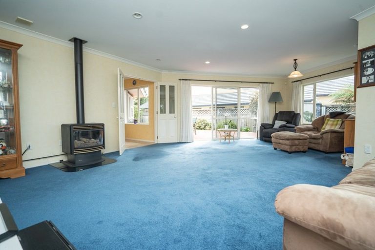 Photo of property in 9 Royal Heights, Glen Avon, New Plymouth, 4312