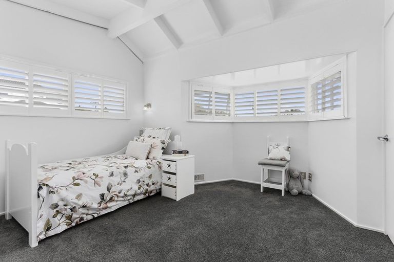 Photo of property in 35 Seaview Avenue, Northcote, Auckland, 0627