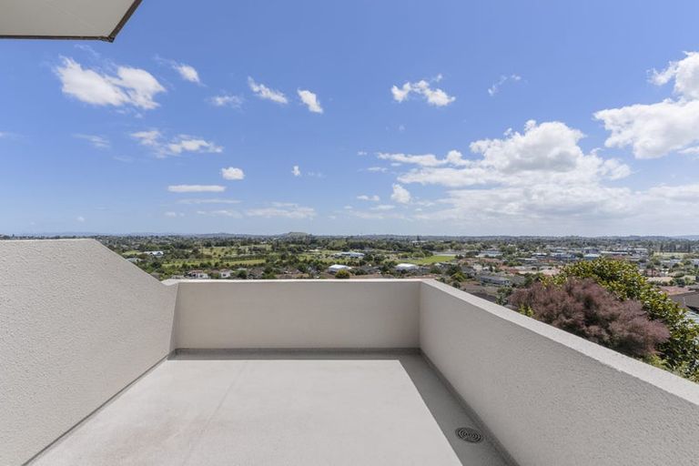 Photo of property in 40 Mccahill Views, Botany Downs, Auckland, 2010