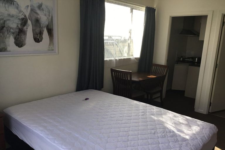 Photo of property in 8c Schnapper Rock Road, Schnapper Rock, Auckland, 0632