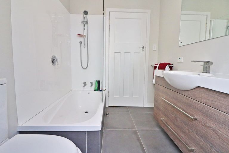 Photo of property in 6 Johnston Street, Gore, 9710