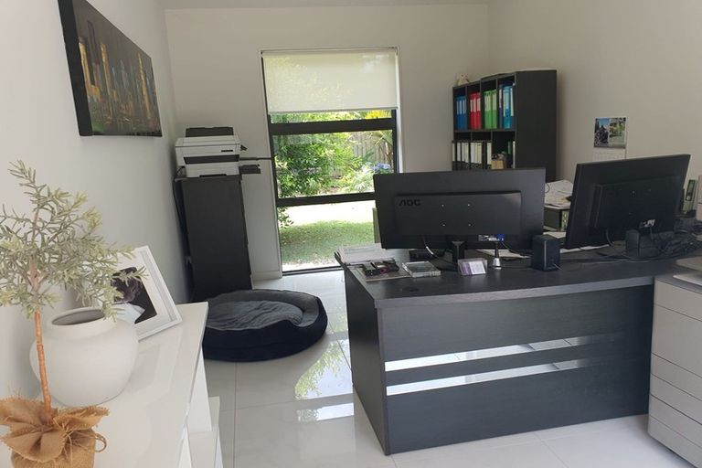 Photo of property in 2 Bressay Way, Waikanae, 5036