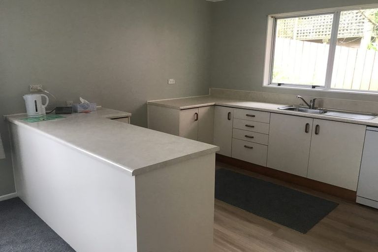 Photo of property in 3 Cyril Way, Paparangi, Wellington, 6037