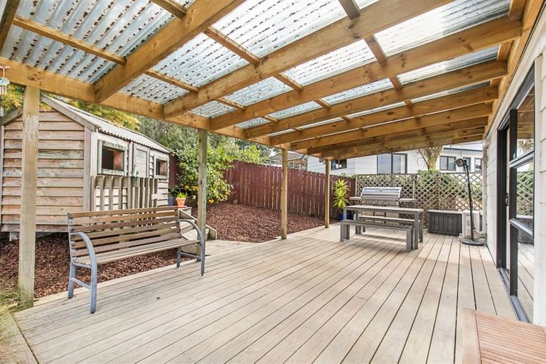 Photo of property in 4 Midgley Road, West Harbour, Auckland, 0618