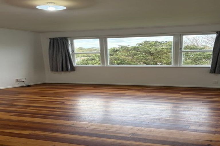 Photo of property in 147 Ruskin Road, Newlands, Wellington, 6037