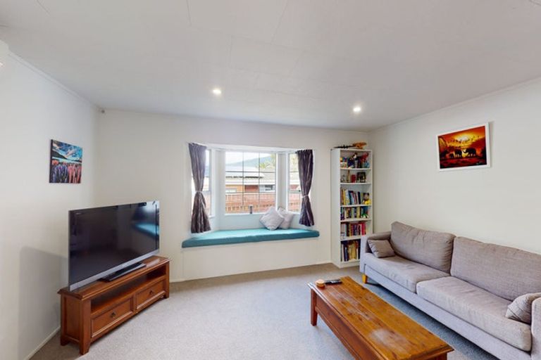 Photo of property in 10a Coates Street, Tawa, Wellington, 5028