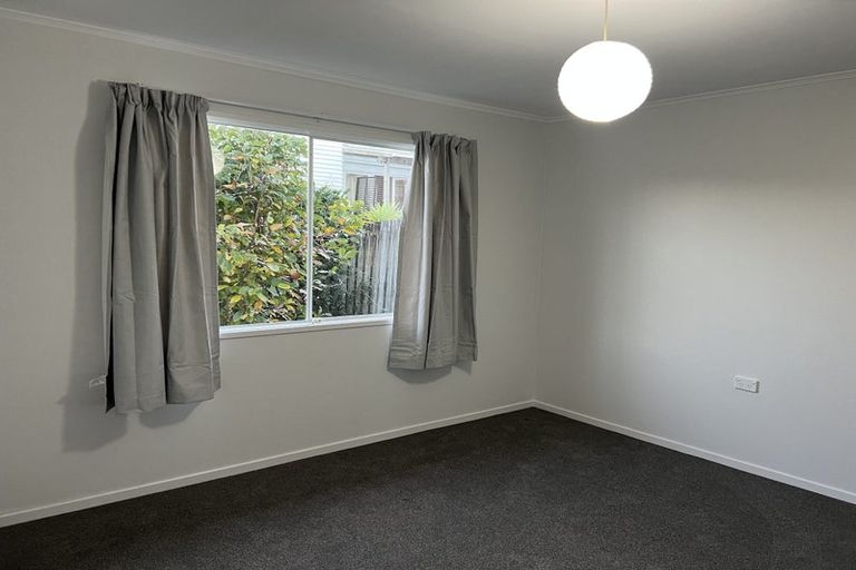 Photo of property in 2/57 Coronation Road, Hillcrest, Auckland, 0627