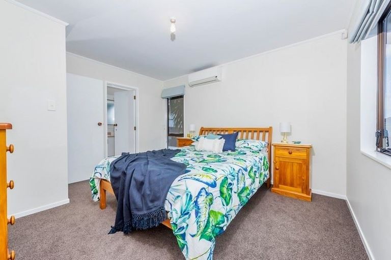 Photo of property in 194 Waitemata Drive, Ranui, Auckland, 0612