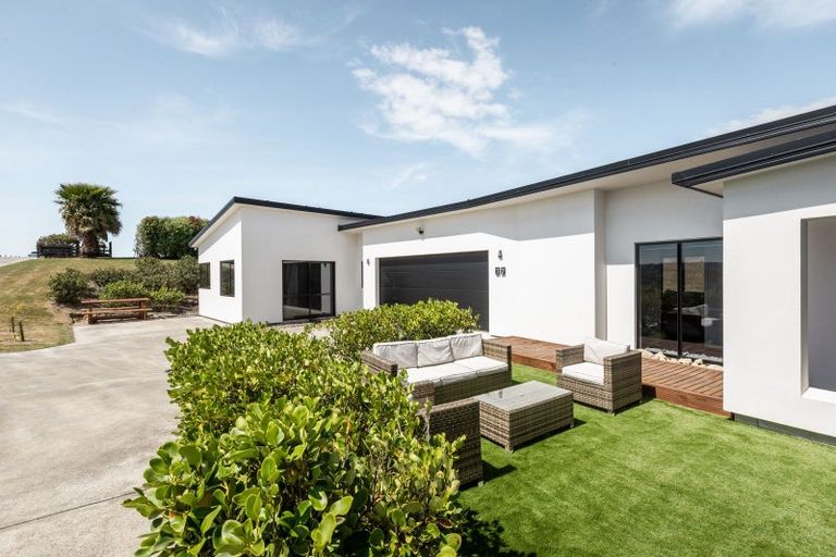 Photo of property in 32 Quarry Ridge, Poraiti, Napier, 4182