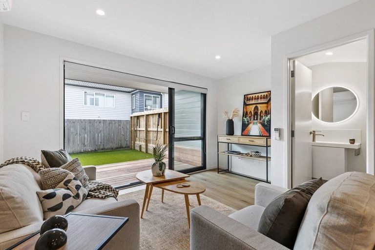 Photo of property in 4/21 Divich Avenue, Te Atatu South, Auckland, 0610